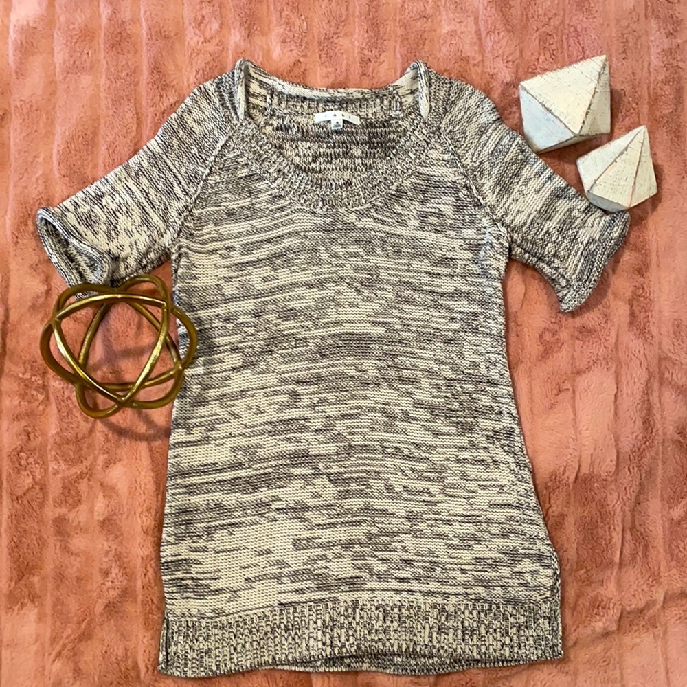 Short sleeve tunic sweater! Beautiful condition